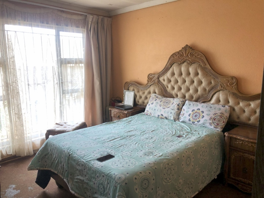 4 Bedroom Property for Sale in Molifi Tau Kloof Free State
